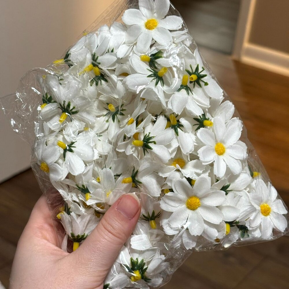 daisy fake flowers full pack never used